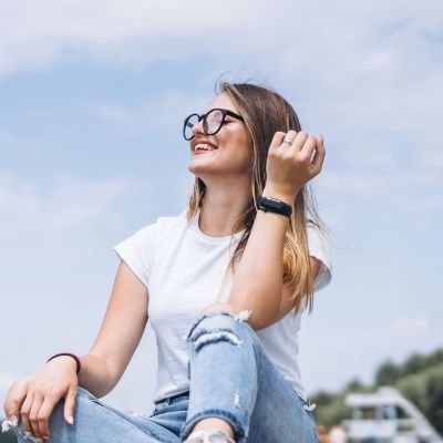 Julia M. - PR